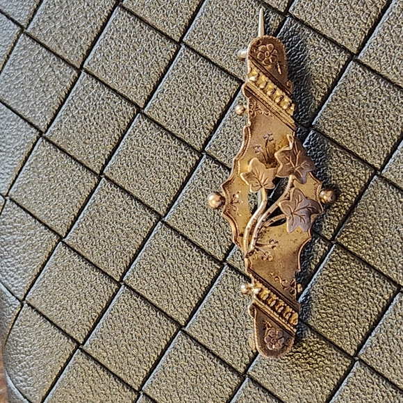 Antique Victorion 9k gold brooch or pin - Picture 8 of 9